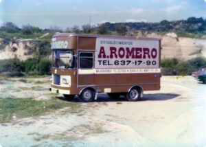 El camión de A. Romero donde realizaban los repartos.