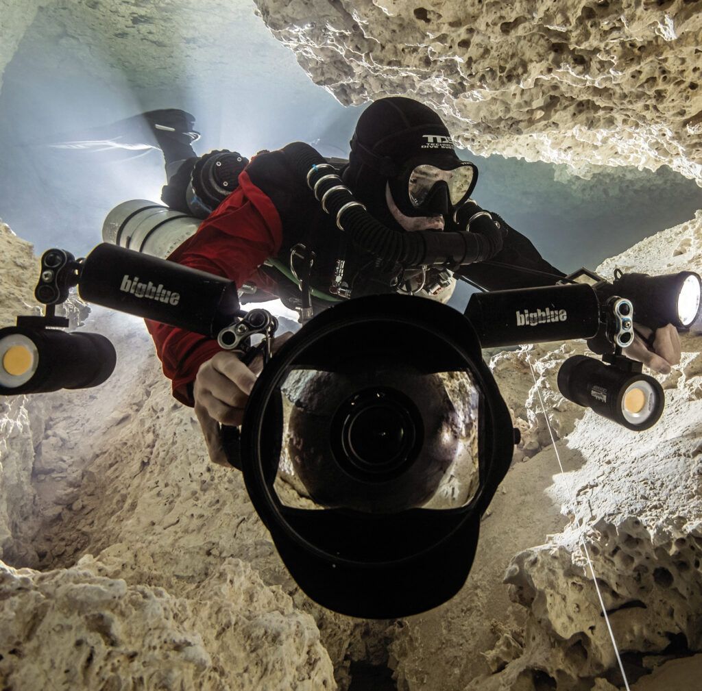 ÁLVARO HERRERO. Mejor fotógrafo subacuático del mundo. Foto de Carolina Wells.